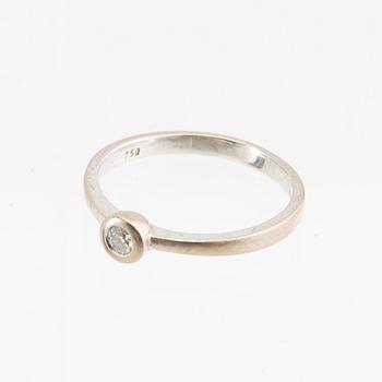 Ring, 18K white gold set with a round brilliant-cut diamond.