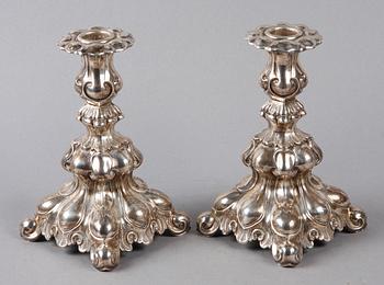 LJUSSTAKAR, ett par, silver, rokokostil, Sverige 1957.