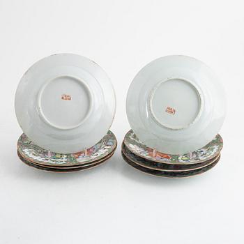 A set of twelve Chinese Canton porcelain plates, 20th century.
