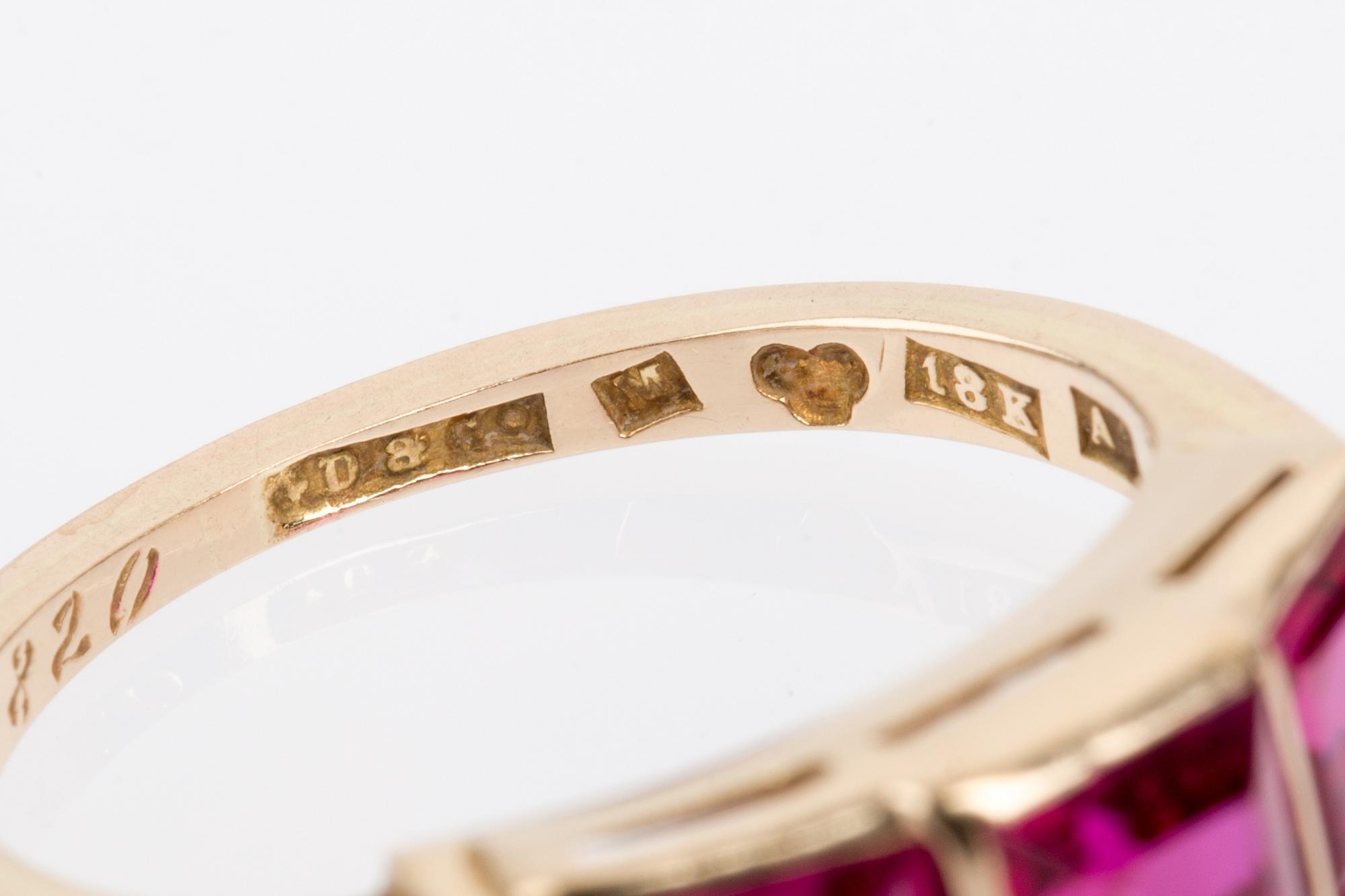 RING, guld med tre trappslipade rubiner, tot ca 1.30 ct. Gustaf Dahlgren, Malmö, 1951.