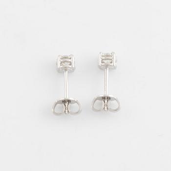 Brilliant cut diamond earrings, with GIA dossier.