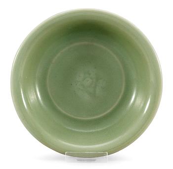 175. SKÅLFAT, porslin. Ming dynastin (1368-1644).