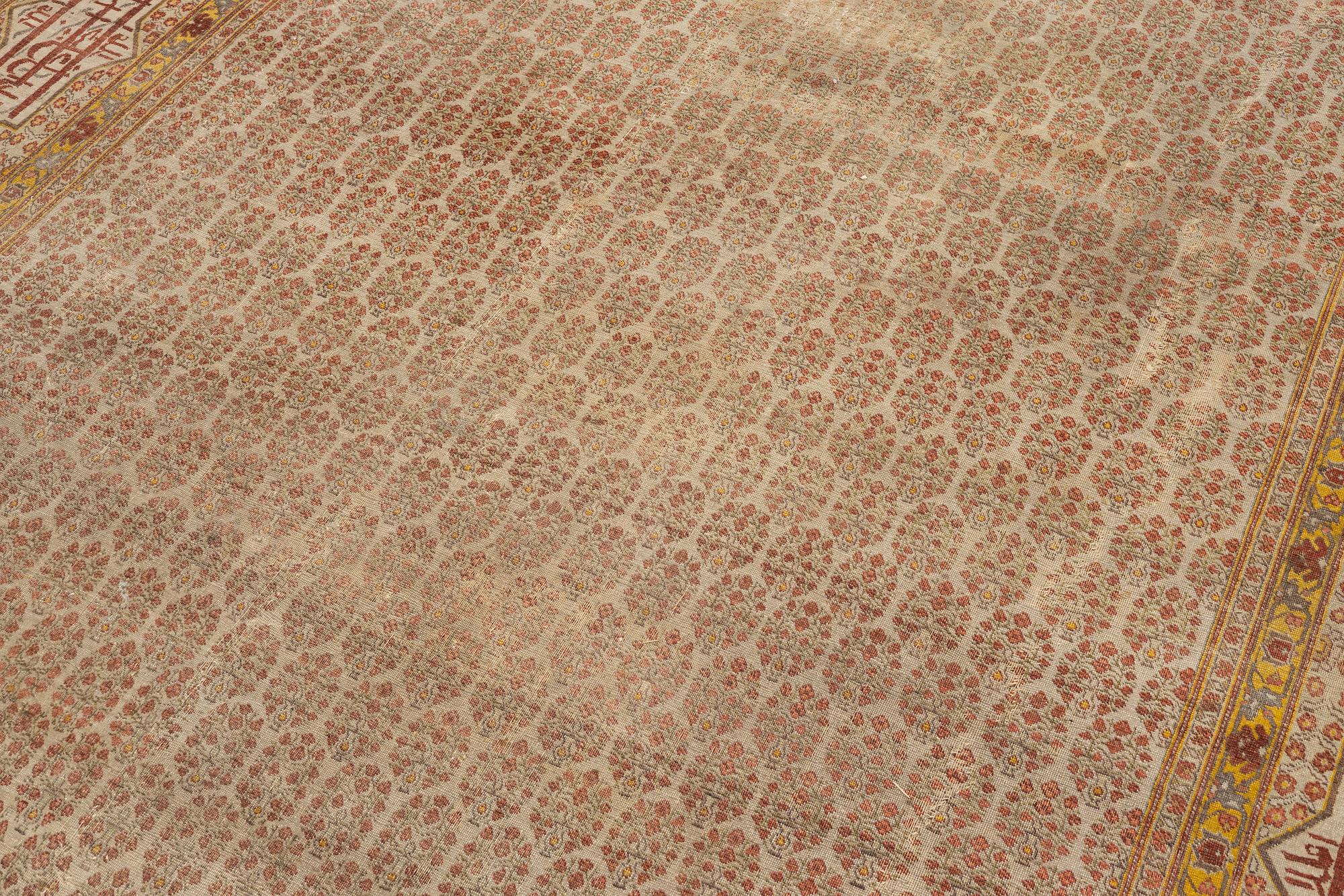 Matta, antik Täbris, nordvästa Persien , ca 372 x 280 cm.