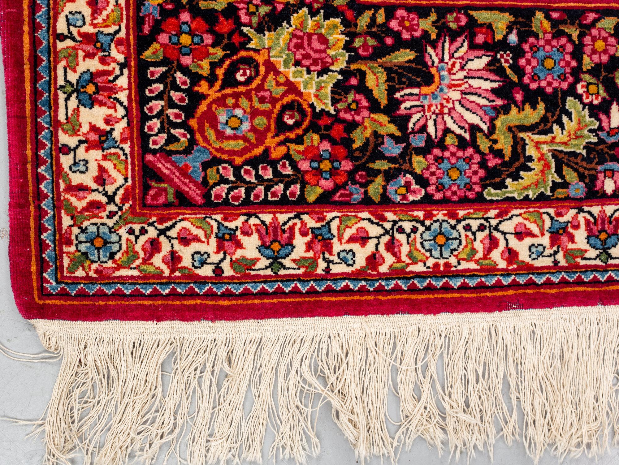 Matto, semi-antique Mashad, ca 224 x 141,5 cm.