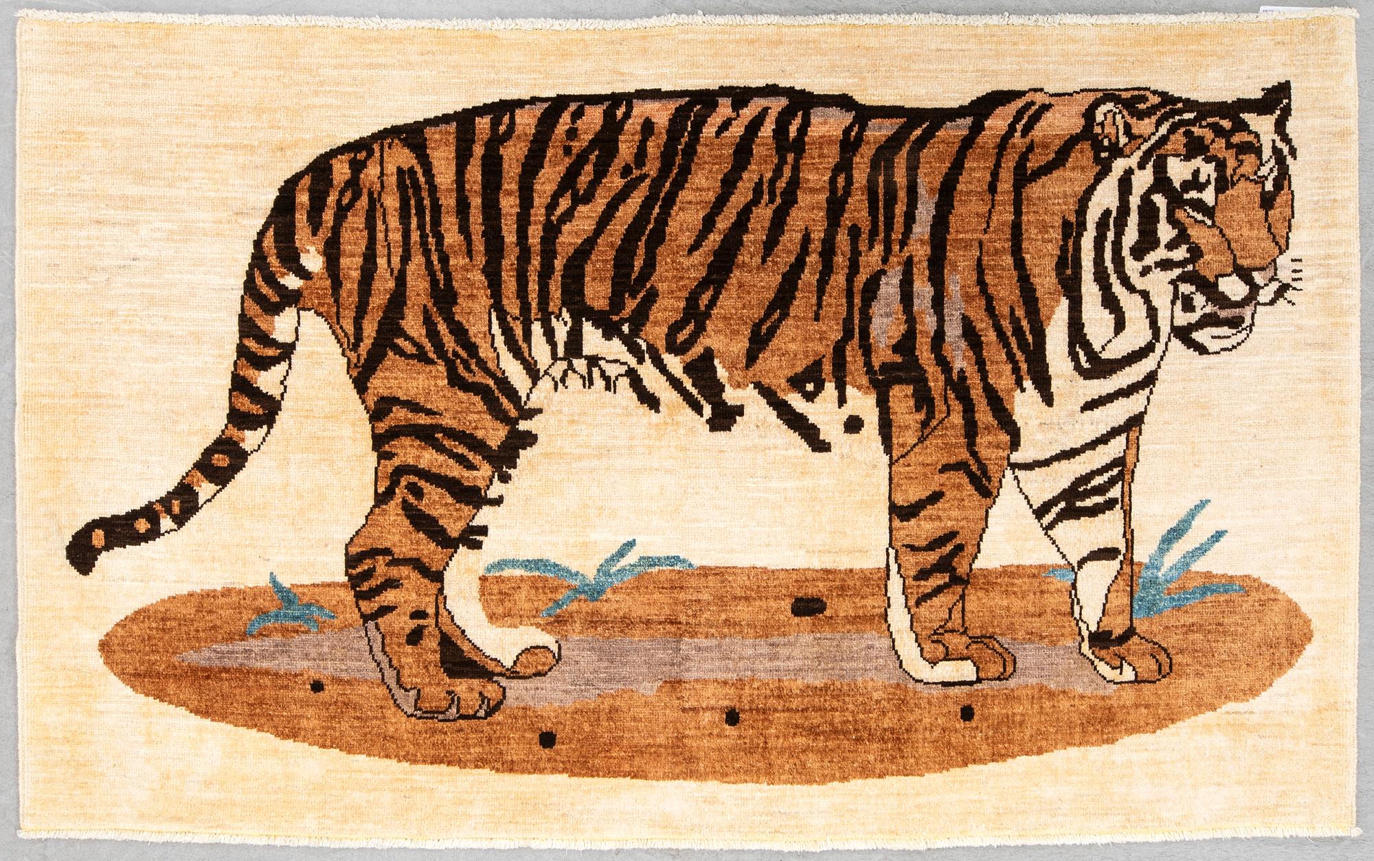 Carpet, 100 x 158 cm.