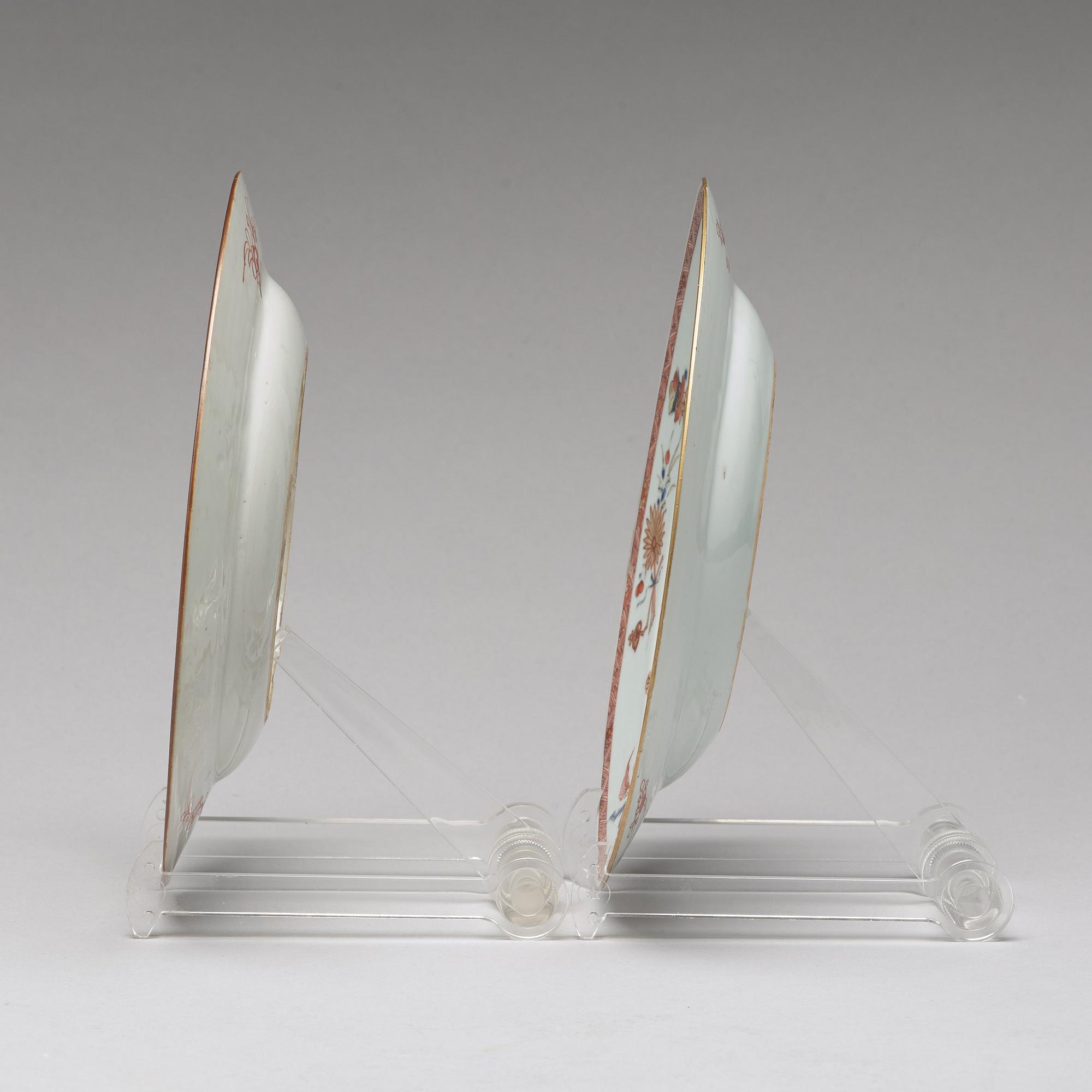 TALLRIKAR, ett par, kompaniporslin. Qingdynastin, Yongzheng (1723-35).