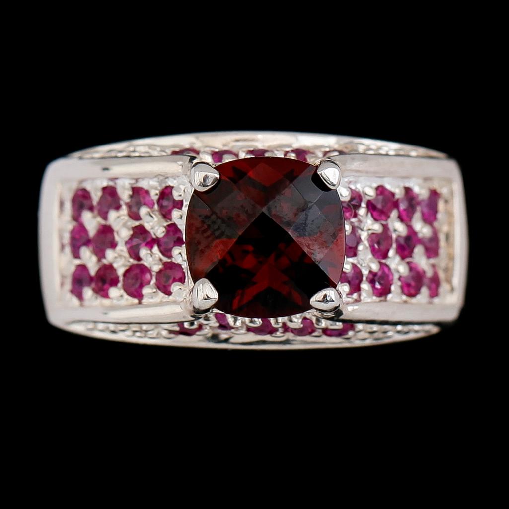 RING, sterlingsilver, rubin och safirer. Vikt ca 8,9 g.