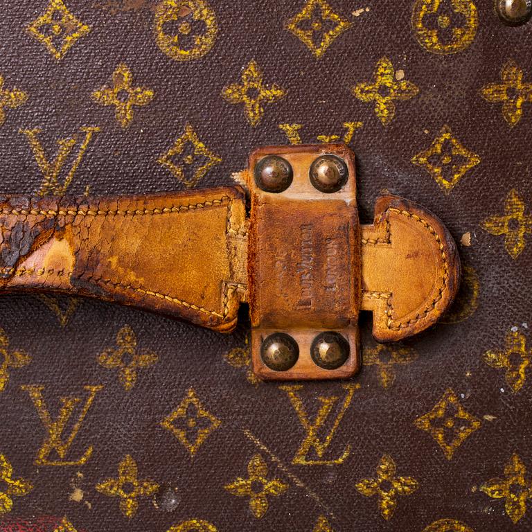 TRUNK Louis Vuitton.