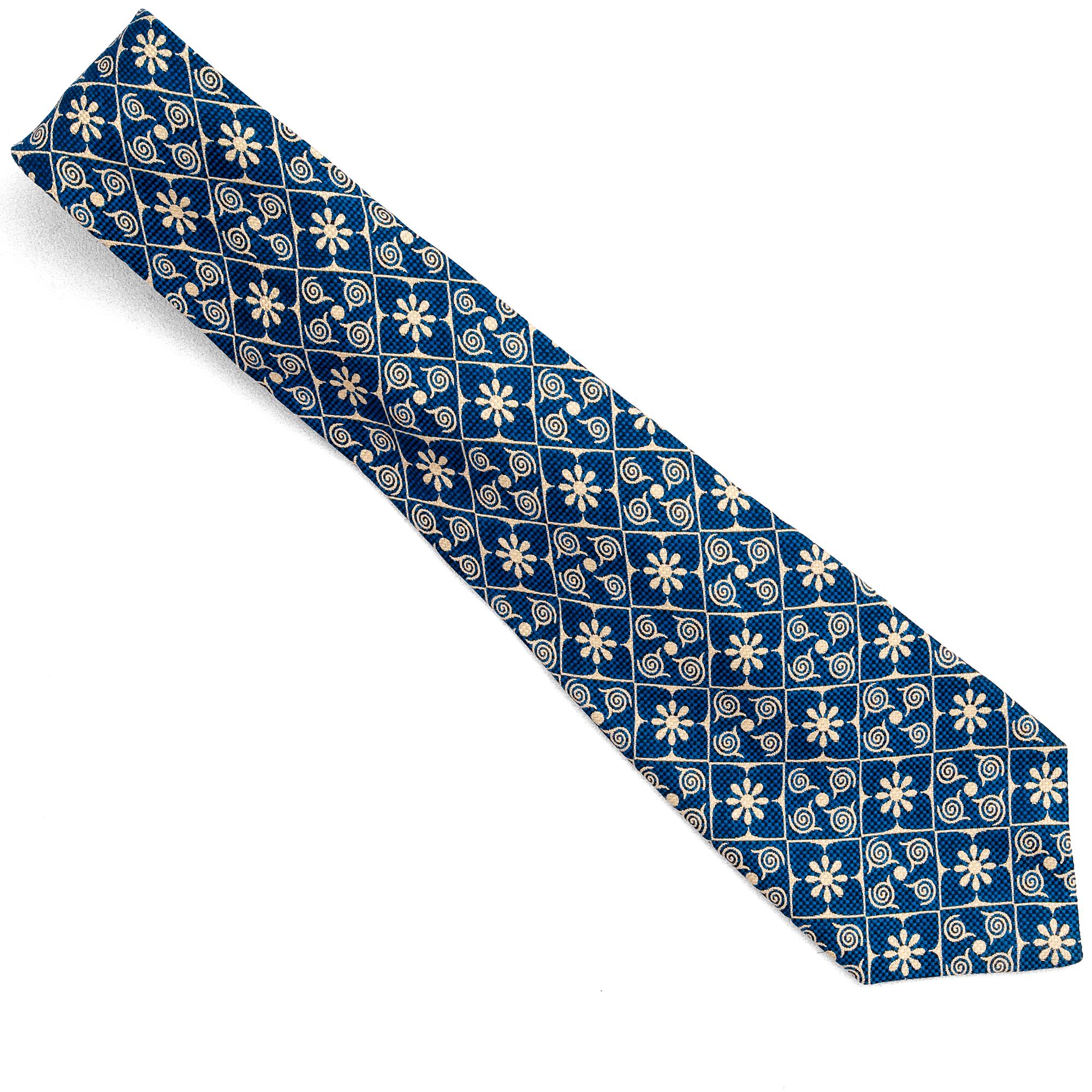 A TIE; Cerrutti.