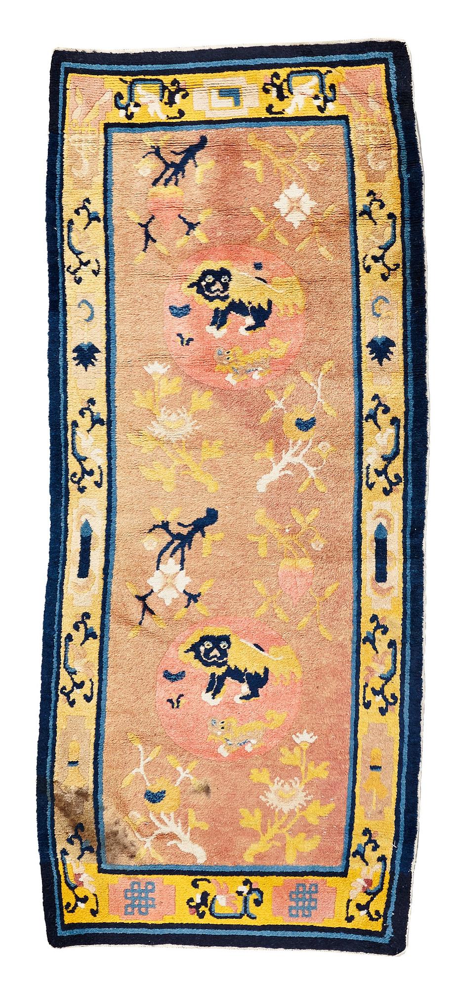 A RUG, a semi-antique Ningxia, ca 167,5 x 69,5 cm.
