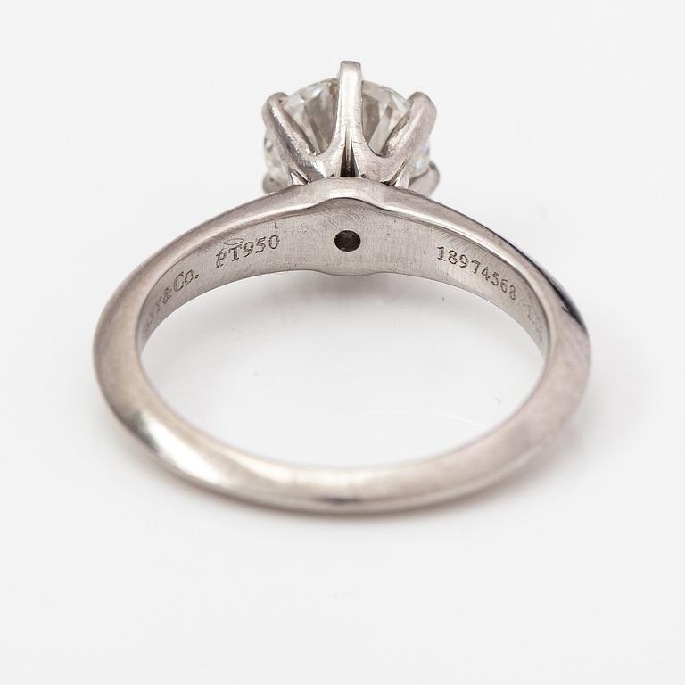 Tiffany & Co, Ring, platina och diamant ca 1.08 ct. Märkt Tiffany & Co, 18974568.
