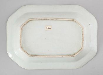 SKÅLFAT, porslin, Kina, 1800-talets första hälft.