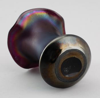 VAS, glas, möjligen Steuben, Amerika, 1900-talets första hälft.