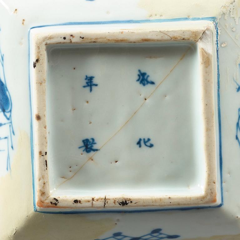 A pair of blue and white dishes, Ming dynasty, 17th Century.