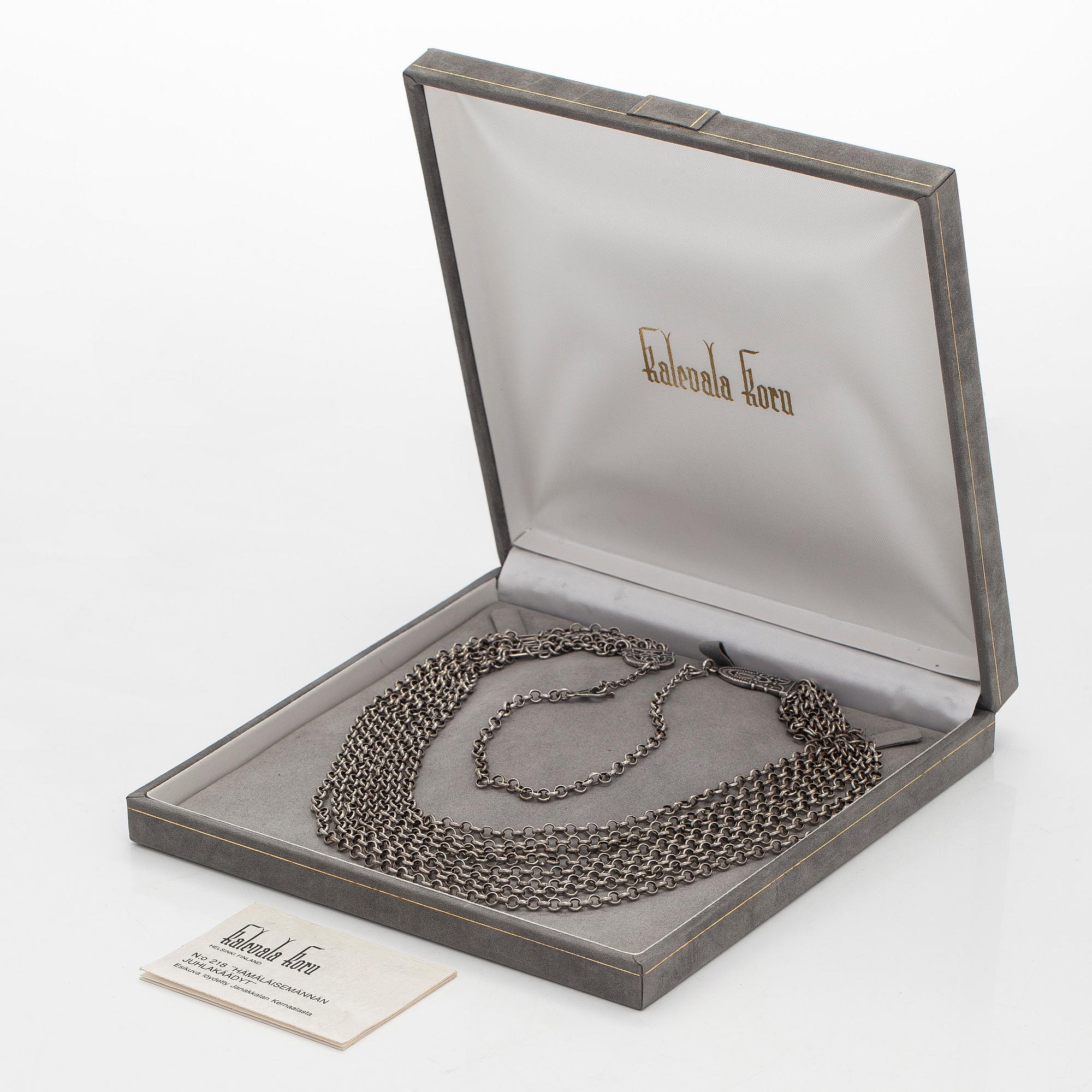 Kalevala Koru, a sterling silver 'Paradise/Hämäläisemännän juhlakääty' necklace. Helsinki 1997.