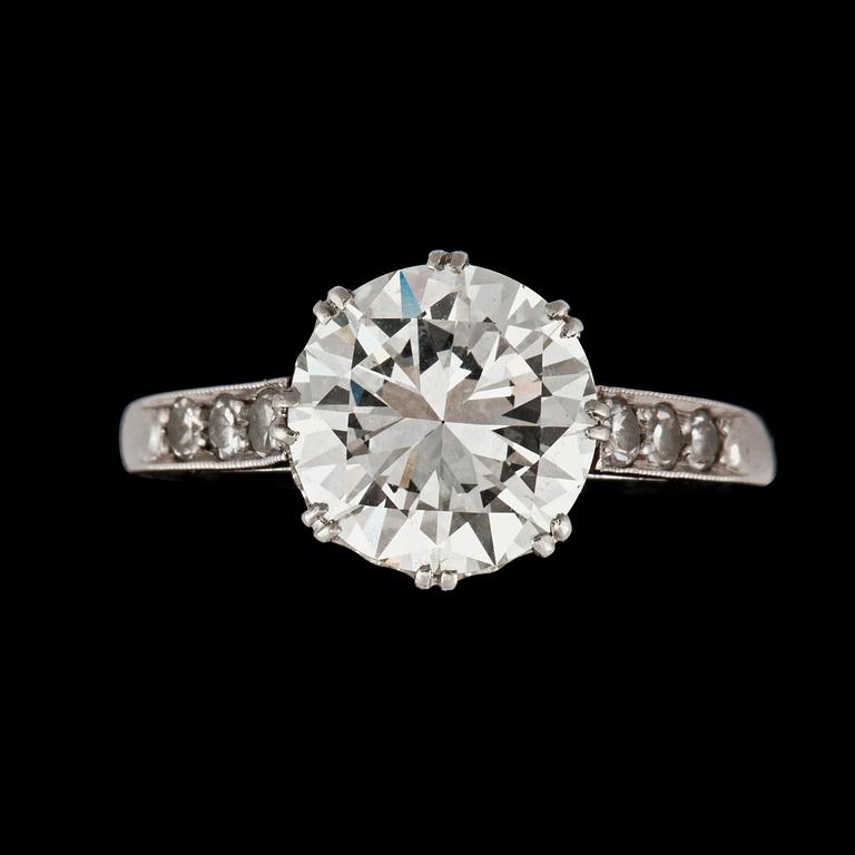 A circa 2.40 cts brilliant-cut diamond ring. Quality circa I-J/VS.