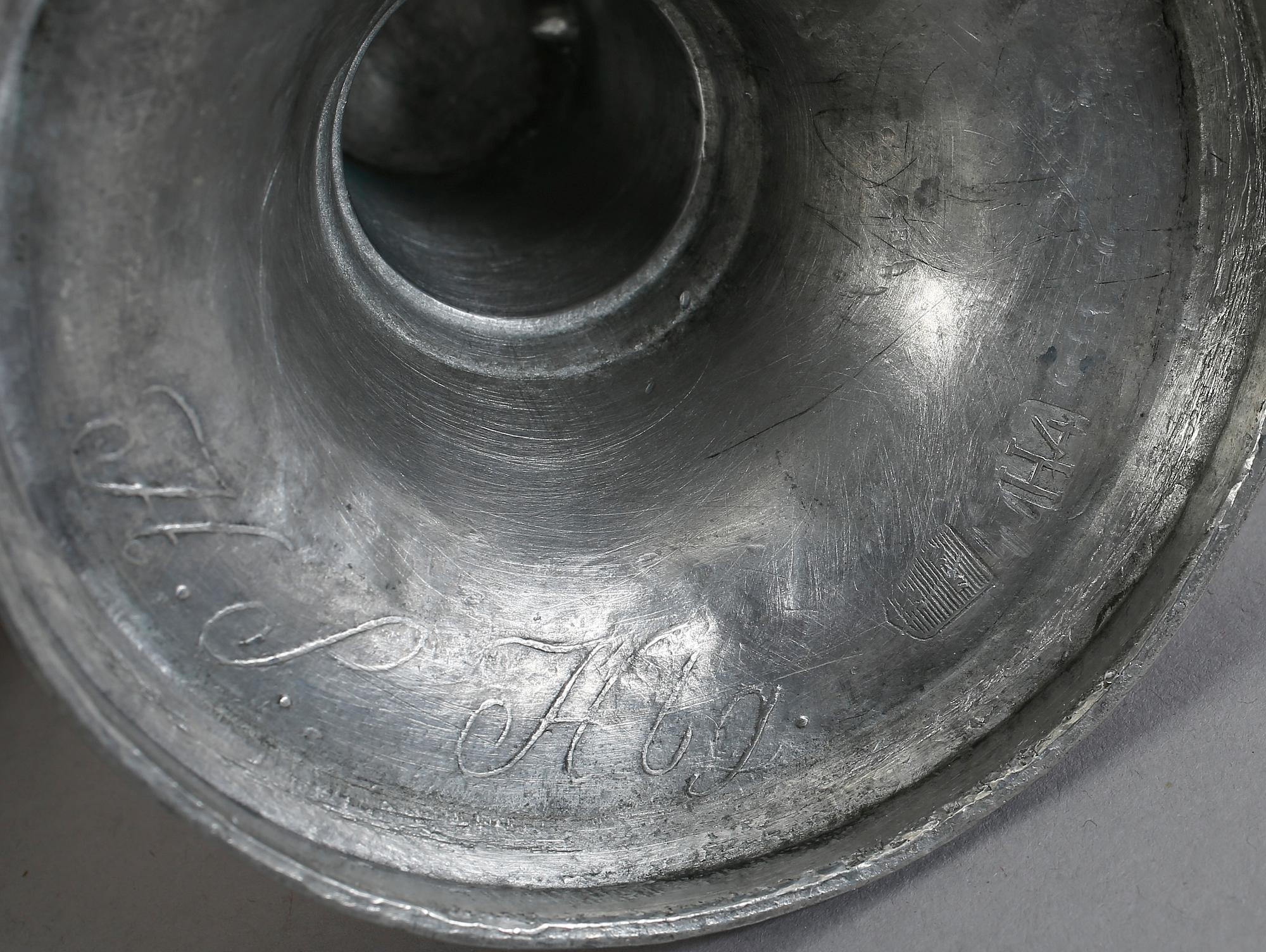 LJUSSTAKAR, ett par, tenn, Märkta H.S. Hbg., 1766.