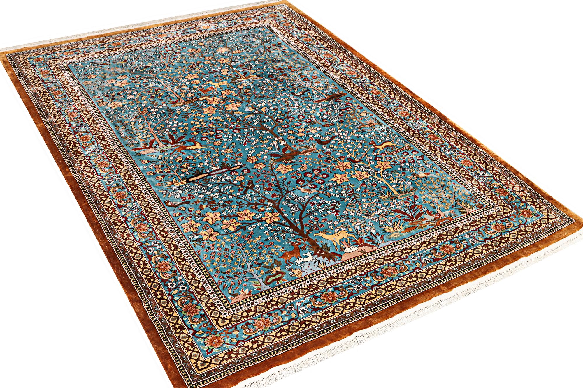 An all silk oriental carpet, a. 280 x 185 cm.