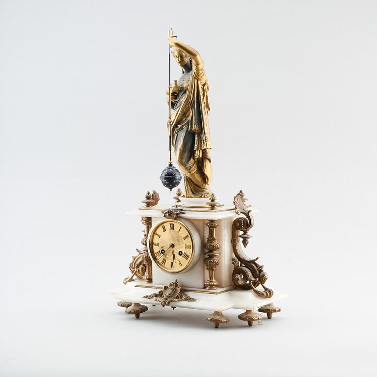 BORDSPENDYL, alabaster och förgylld metall, Frankrike, 1800-talets andra hälft.