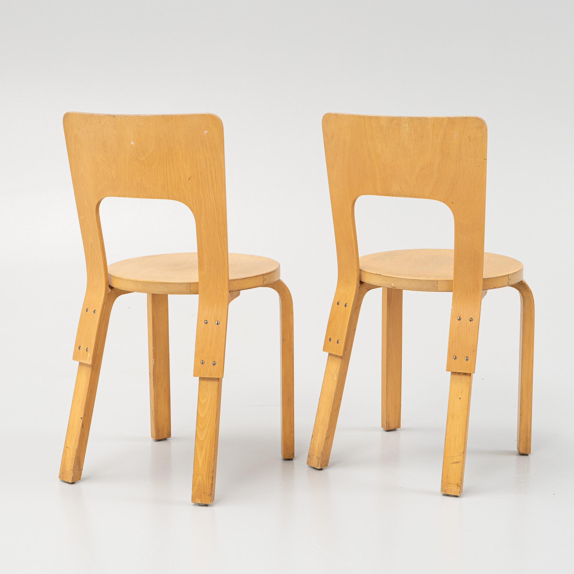 Alvar Aalto, stolar, 3 st, modell 66, samt matbord, Artek, Finland.