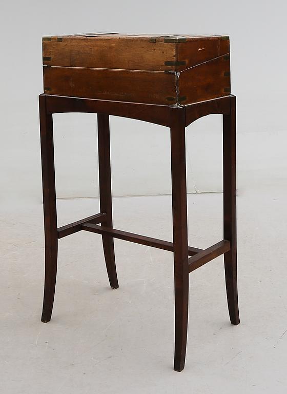 SKRIVSCHATULL, England, 1800-talets mitt.
