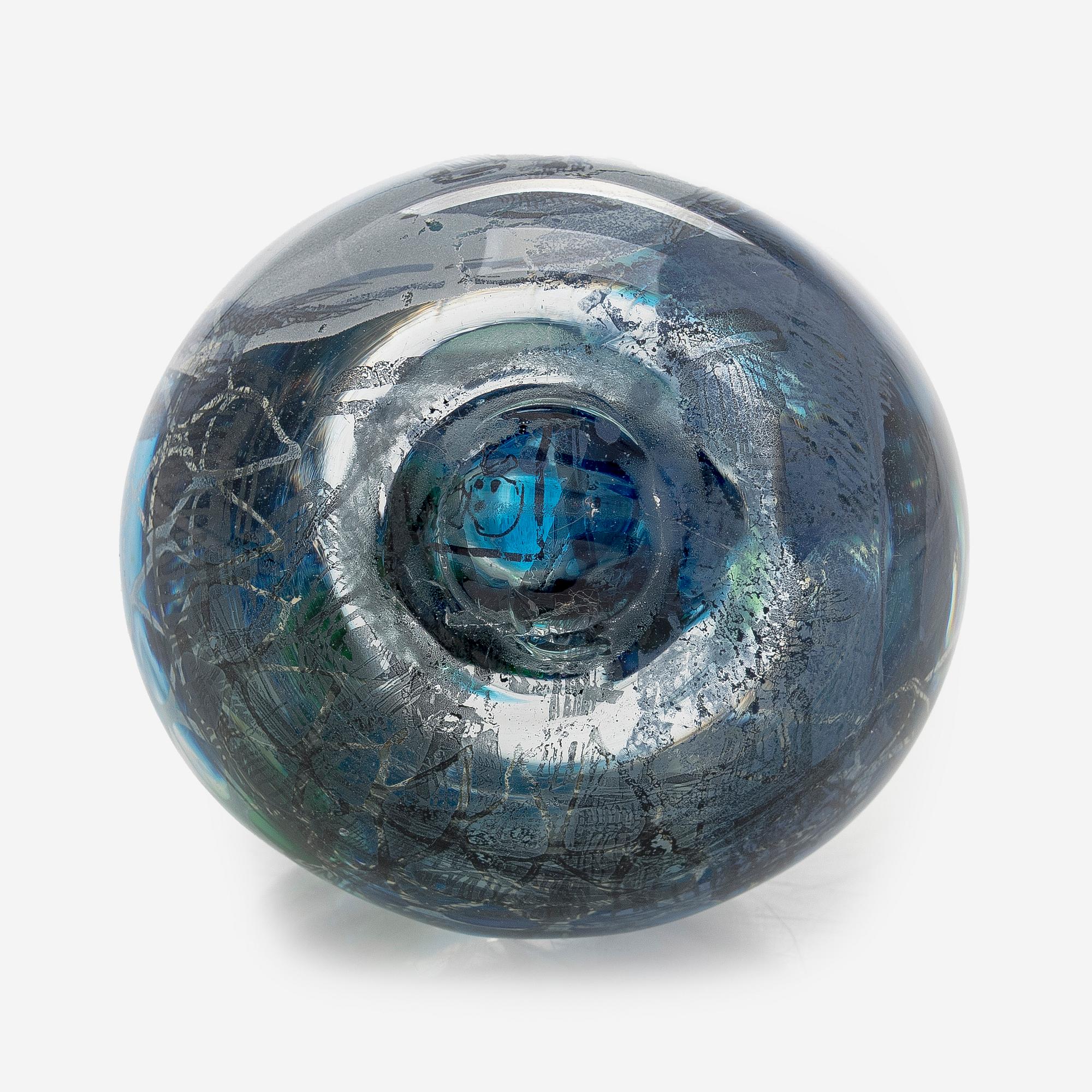 Sini Majuri, skulptur, glas, "Little sister". Signerad Sini Majuri 2021 Suomenlinna.