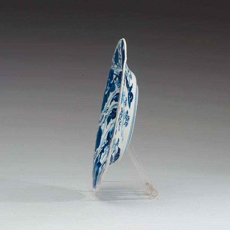A blue and white charger, Qing dynasty, Kangxi (1662-1722).