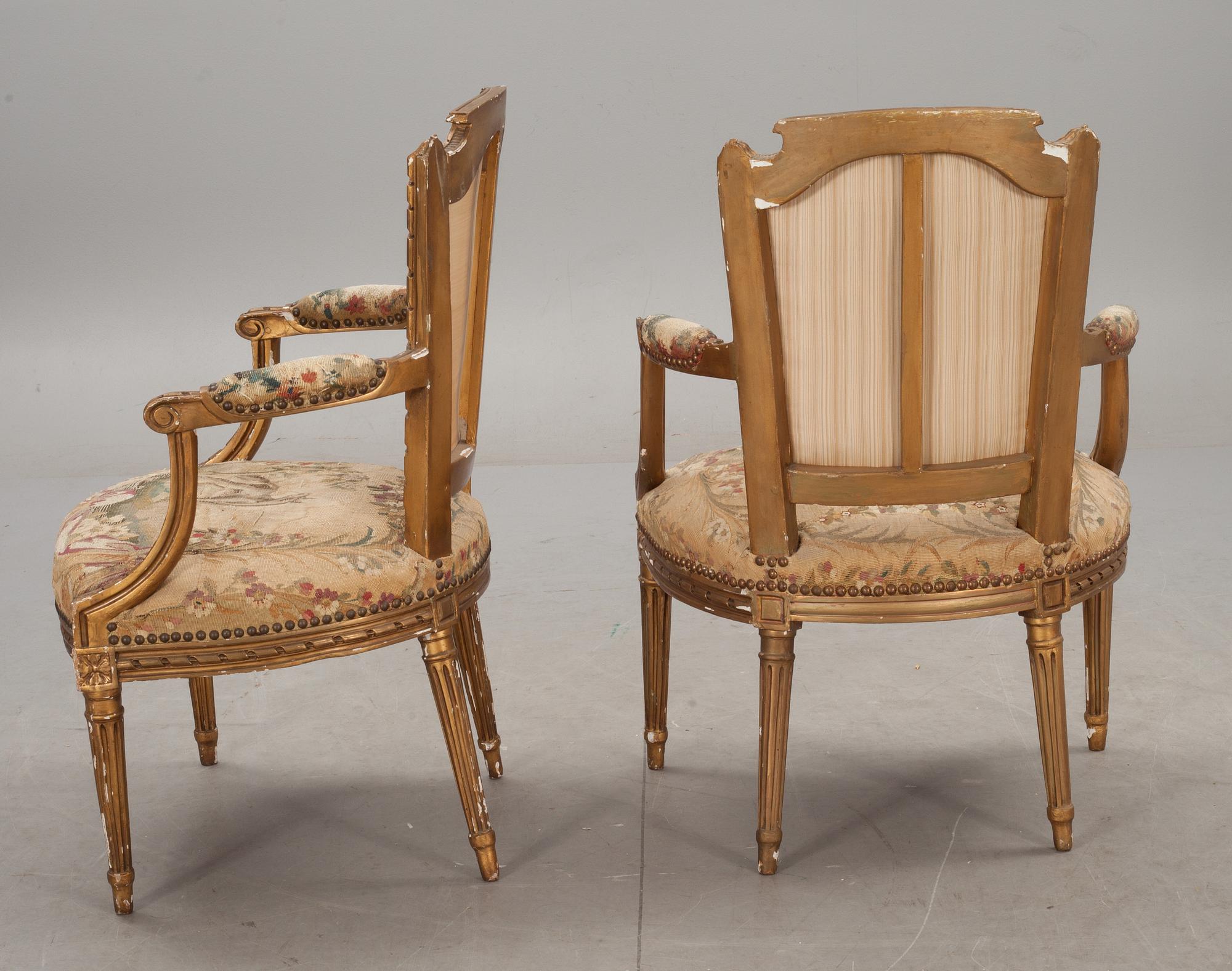 KARMSTOLAR, ett par, Louis XVI-stil.