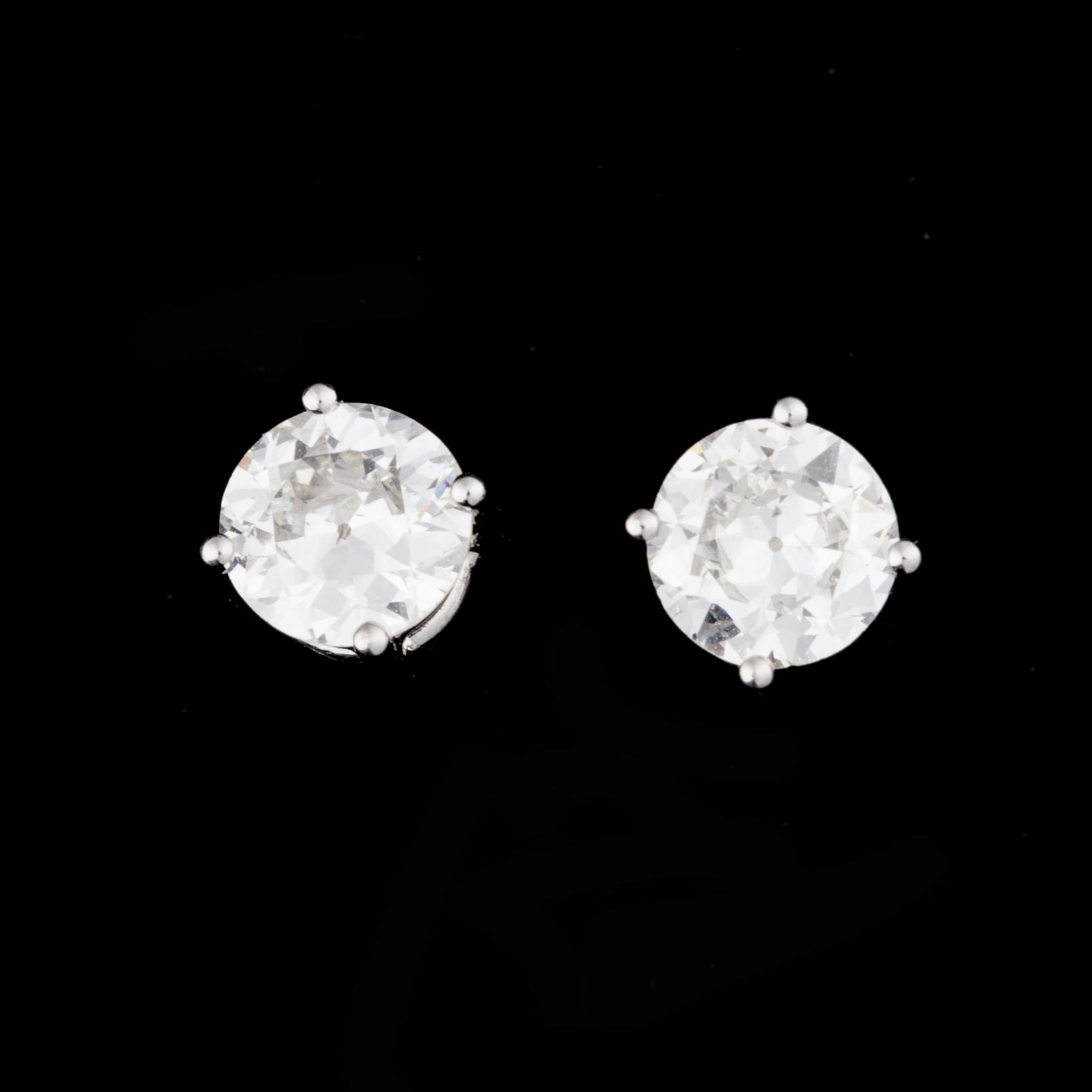 ÖRHÄNGEN, 18K vitguld, gammalslipade diamanter tot. 0,90 ct. Vikt 2,2 g.