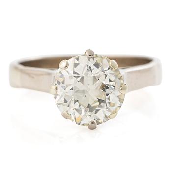 Ring in 18K white gold set with an old-cut diamond weighing 2.63 ct.