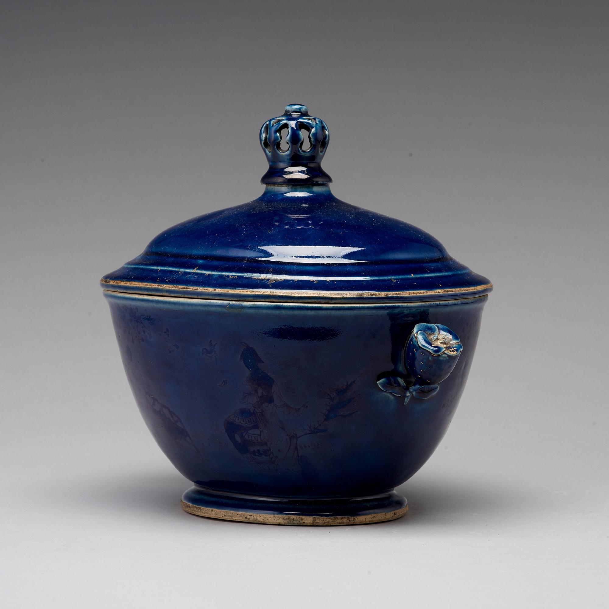 TERRIN med LOCK, porslin. Qingdynastin, Qianlong (1736-95).