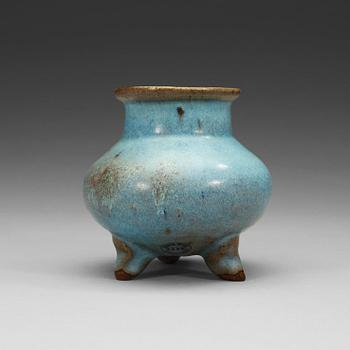 1275. RÖKELSEKAR, keramik. Yuan dynastin (1279-1368).