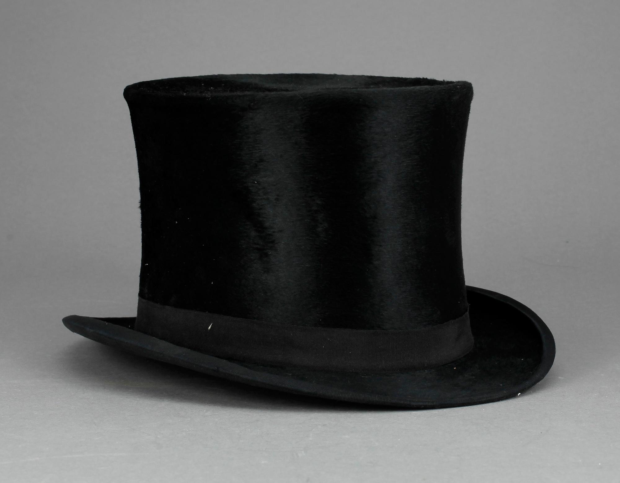 HATT med HATTASK, 1900-talets början.