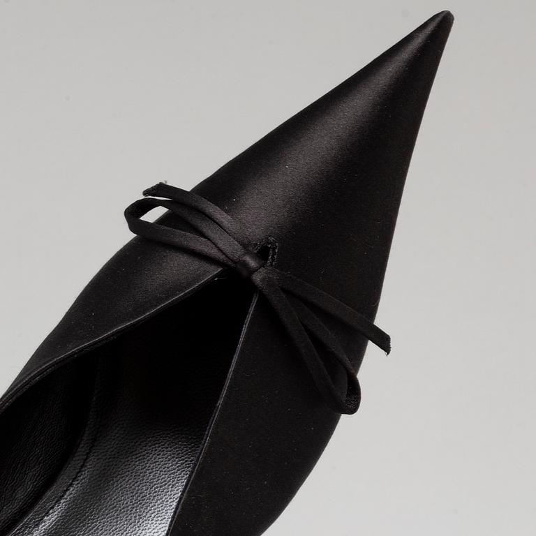 BALENCIAGA, a crepe de satin mules/kitten heels, app 38.