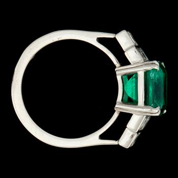 A 4.56 cts emerald and diamond ring. Total carat weight of diamonds circa 0.90 ct.