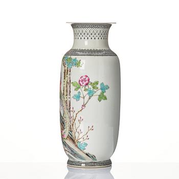 A Chinese vase, 20th Century.