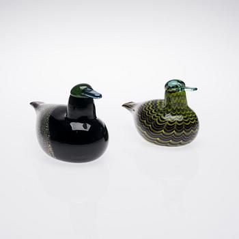 OIVA TOIKKA, FÅGLAR, 2 st, glas, signerade O. Toikka Nuutajärvi.