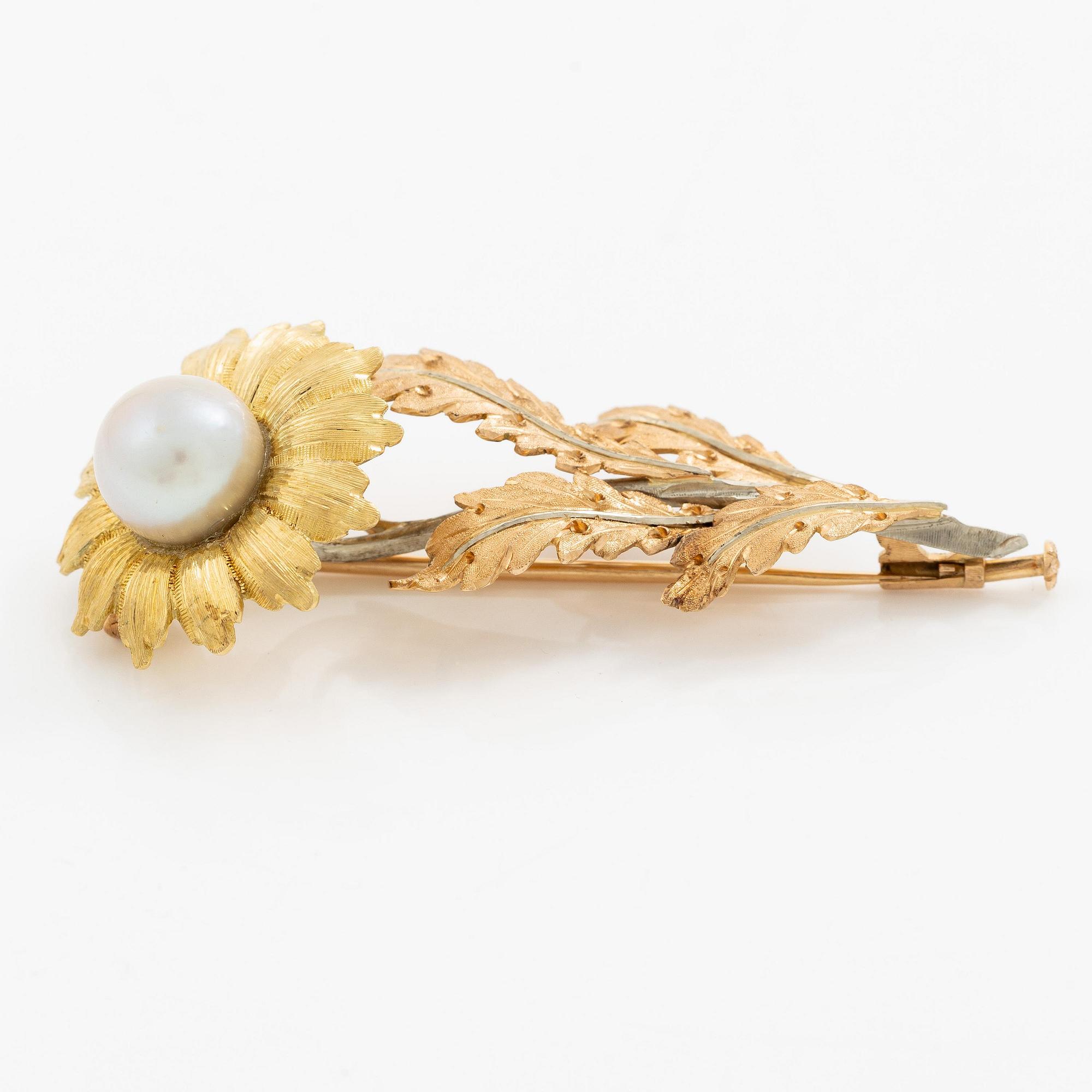 Buccellati brosch i form av en blomma 18K guld i tre färger med en odlad pärla.