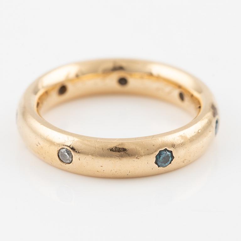 Michael Persson Carling, ring, 18K gold with brilliant-cut white and colour-treated blue diamonds.