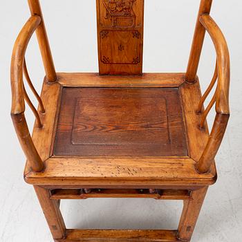 Karmstolar, ett par, hardwood, Kina, 1900-tal.
