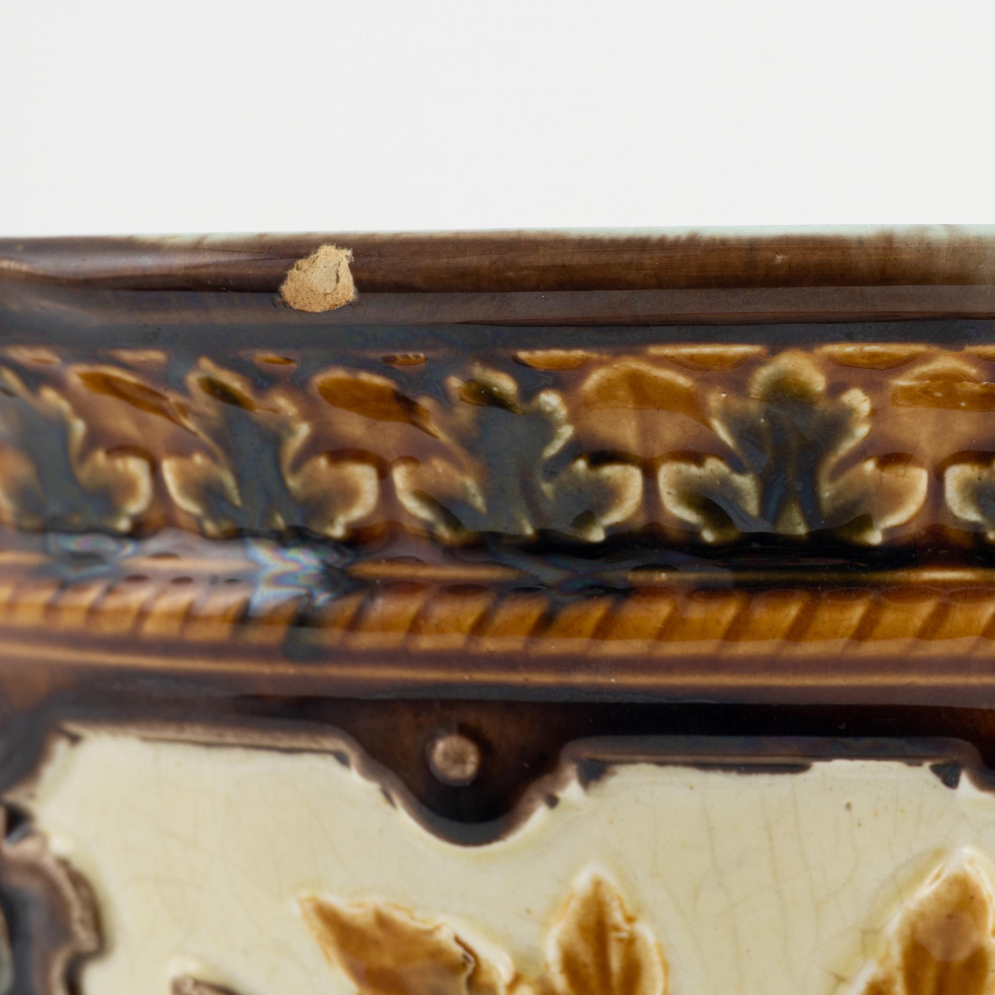 An earthenware urn from Rörstrand, around the year 1900.