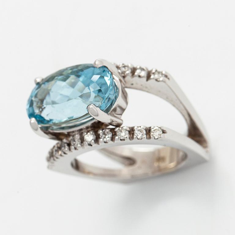 Ring, 14K white gold with an oval faceted aquamarine and diamonds.