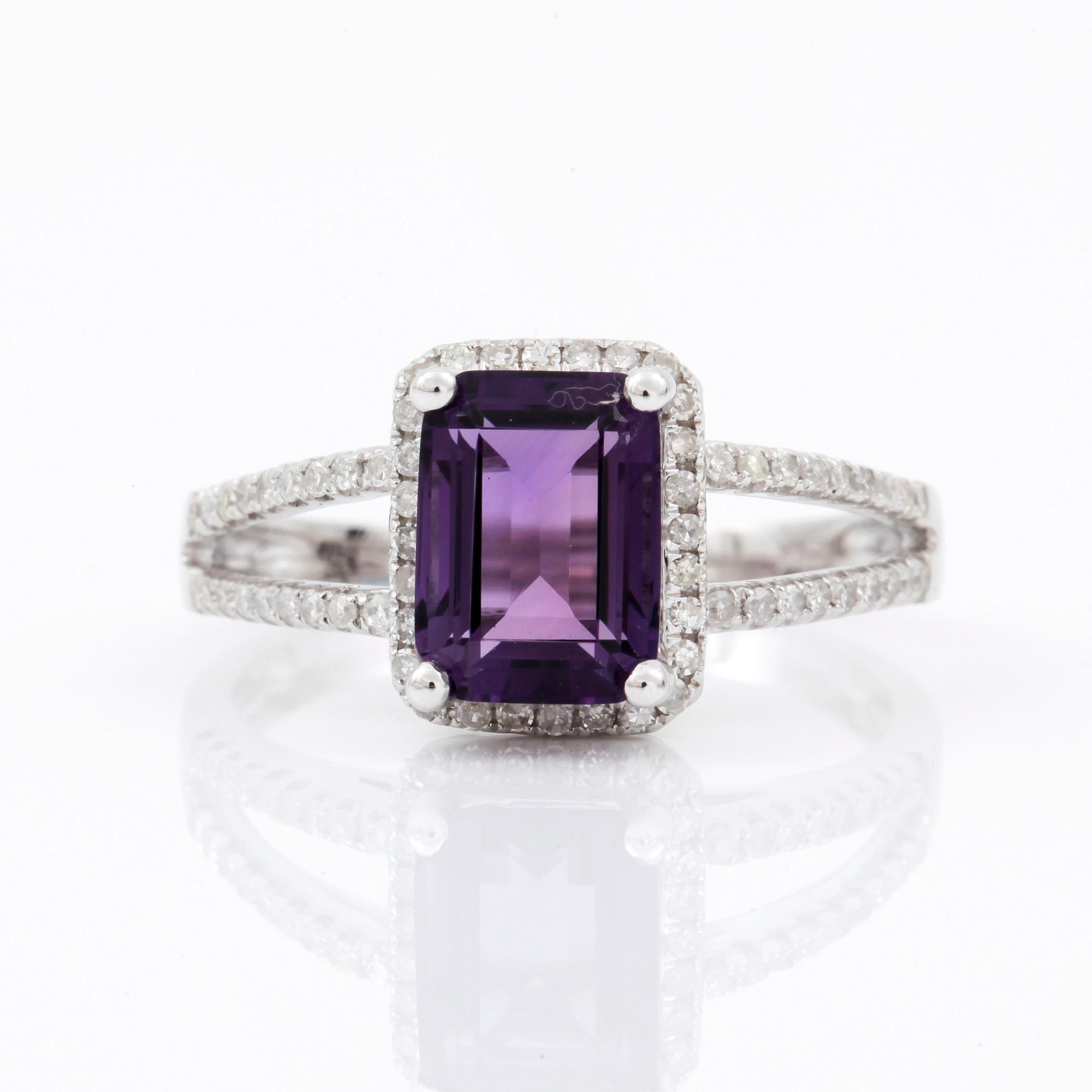 RING, 14K vitguld med ametist ca 8x6 mm och diamanter tot 0,25 ct. Vikt 2 gram.