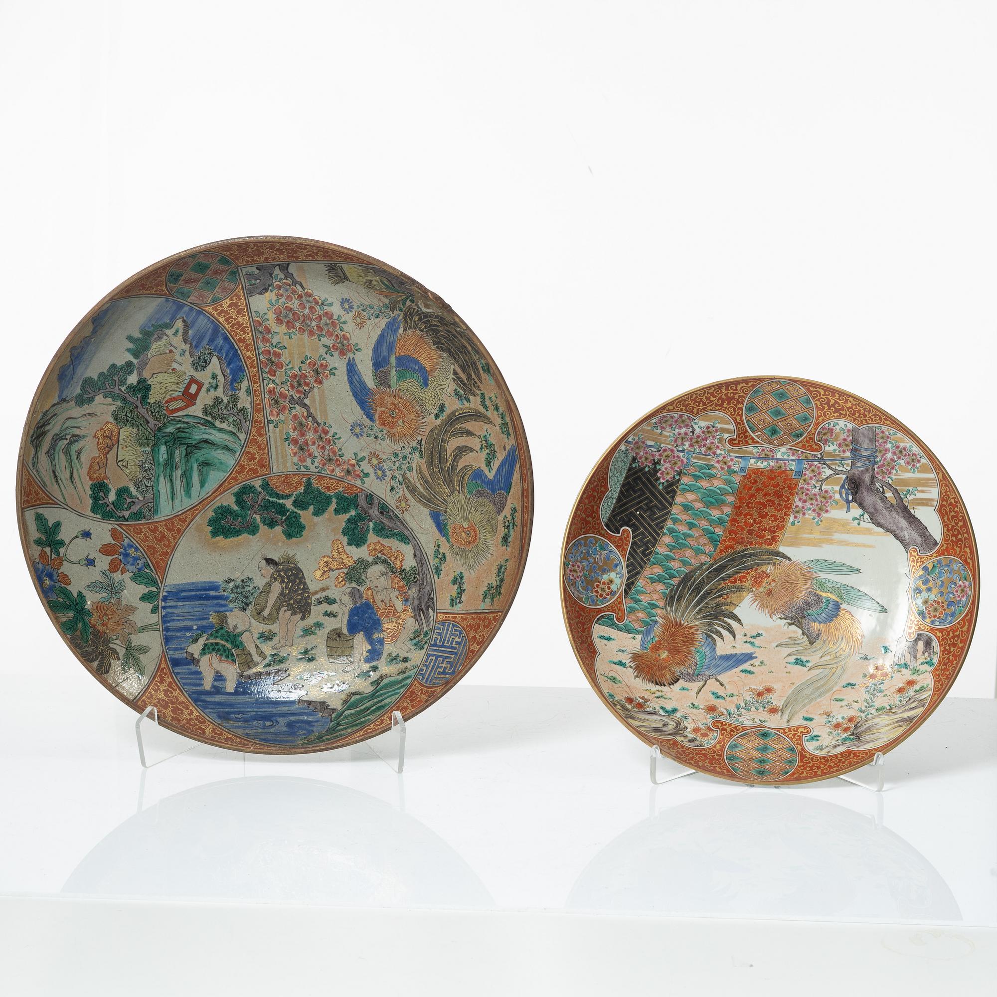 Fat, två stycken, porslin. Japan, Meiji (1868-1912).