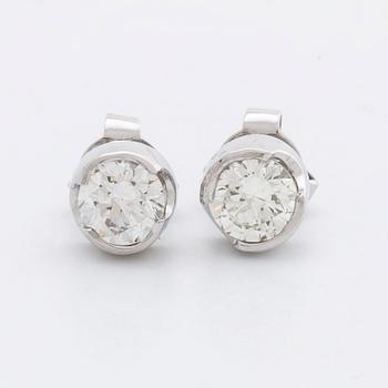 EARRINGS 18K whitegold, 2 brilliant-cut diamonds approx 1 ct in total, approx H VS.