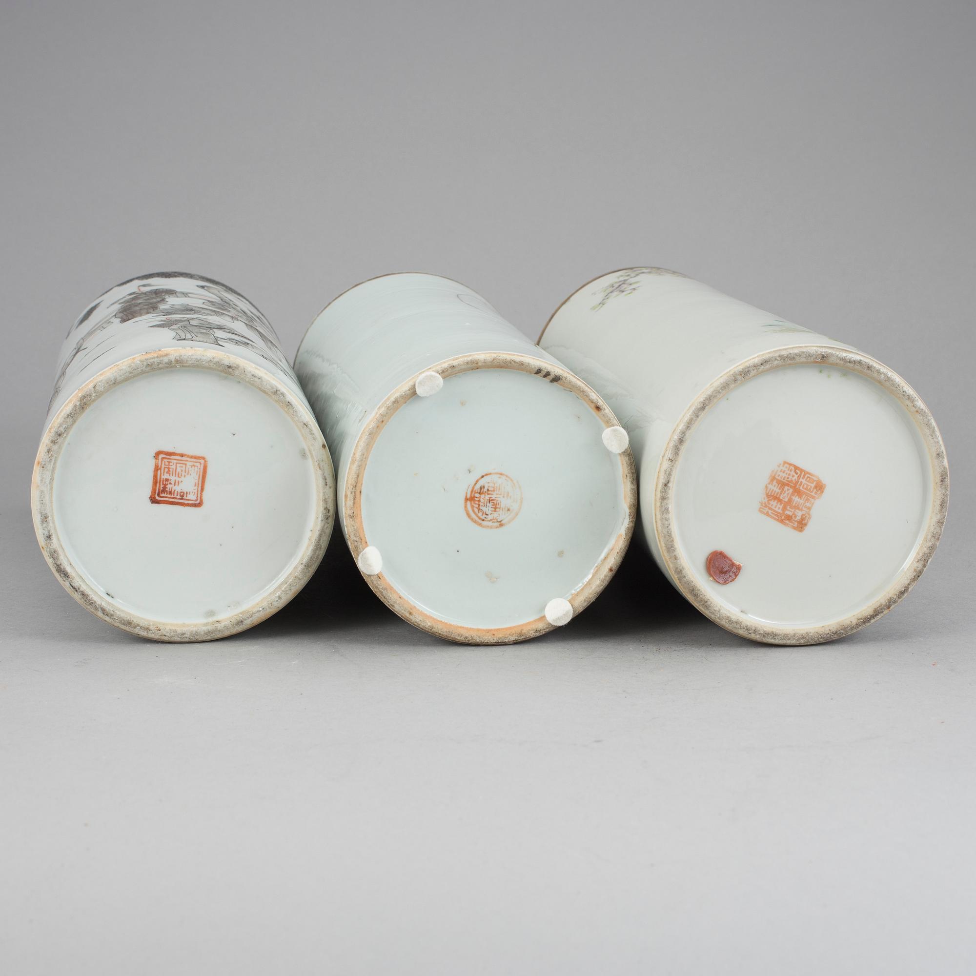 PENSELVASER, porslin, 3 st, 1900-tal, Kina.
