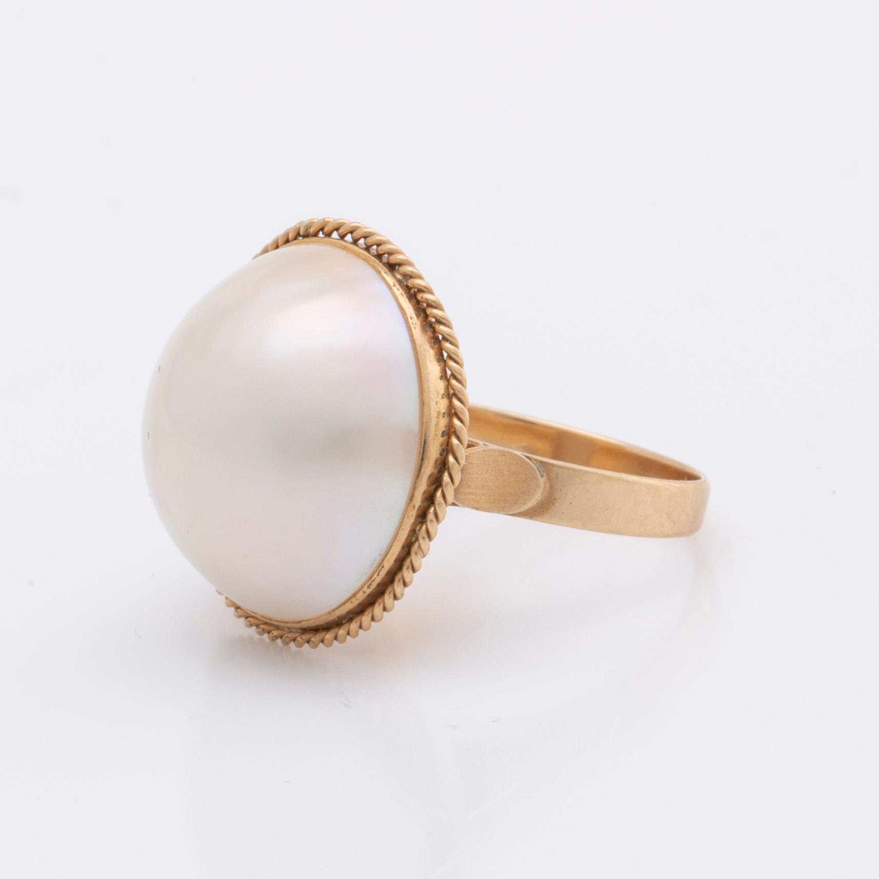 RING and EARRINGS 18K gold mabé-pearls approx 20 mm.