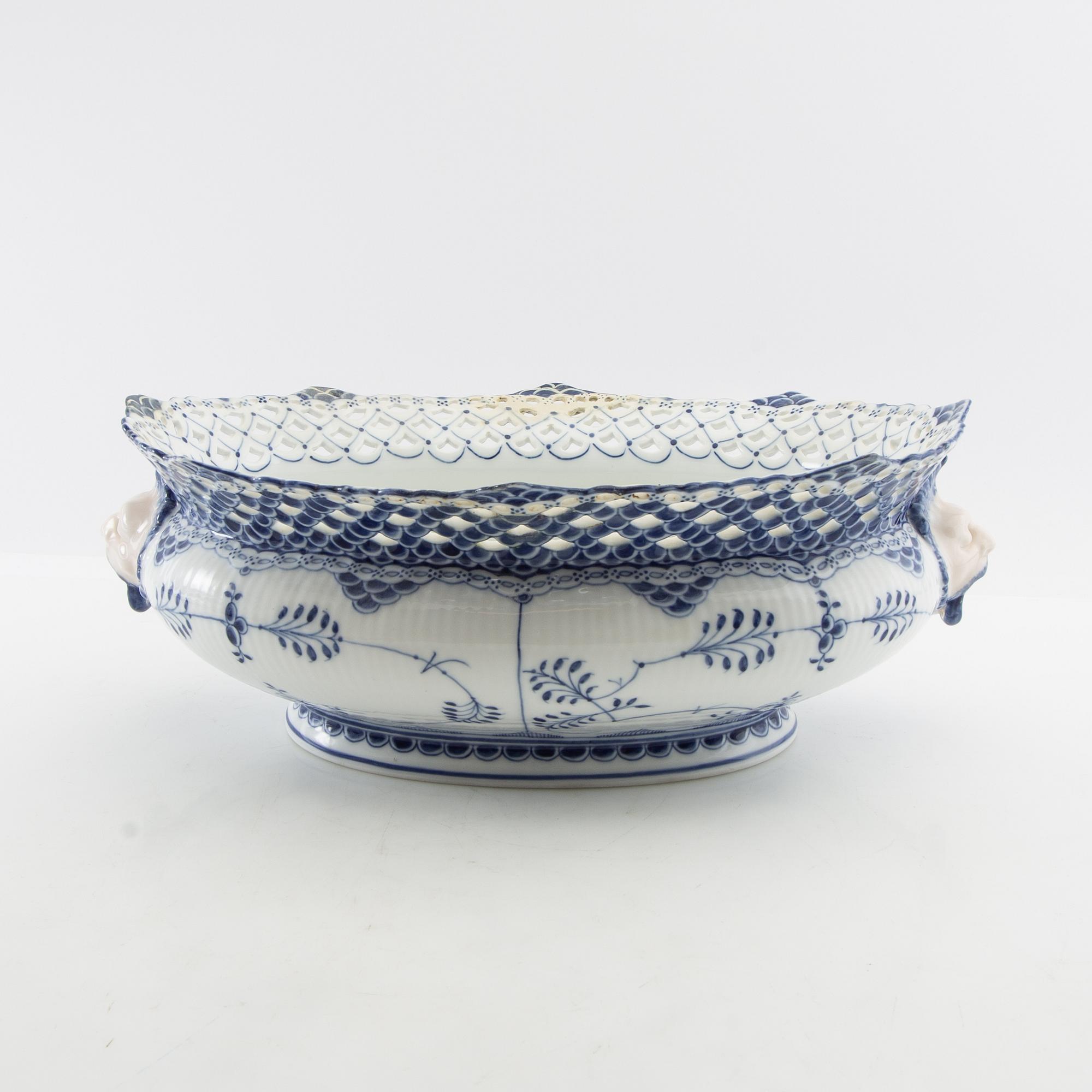 Jardinière "Musselmalet helblonde" Royal Copenhagen Denmark early 20th century porcelain.