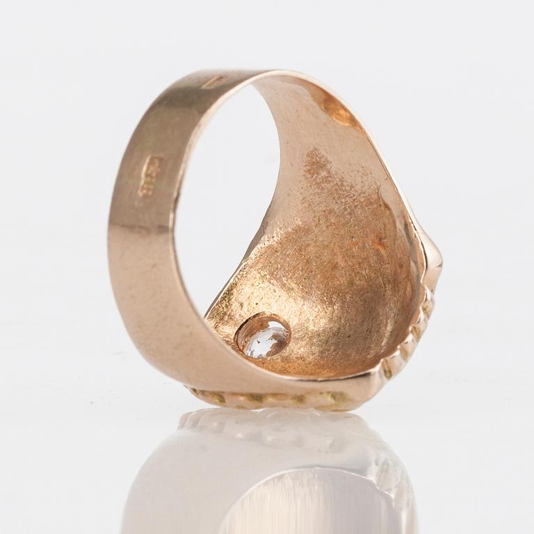 RING, 14K guld, sovjetiska stämplar, klar sten. Vikt 12 g.