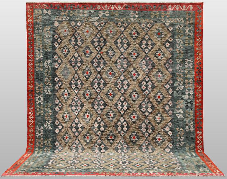 A Kilim carpet, approx. 340 x 262 cm.